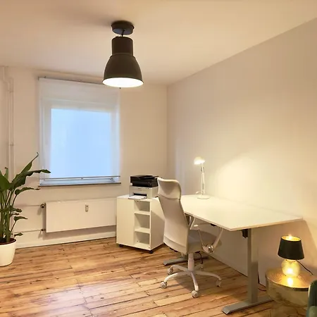 Moeblierte Erdgeschosswohnung Nahe Starlight Express In Wlan Netflix شقة